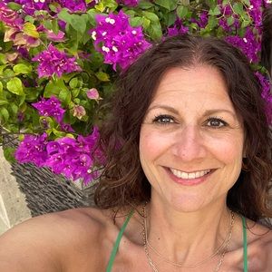 Meet your Posher, Suzanne